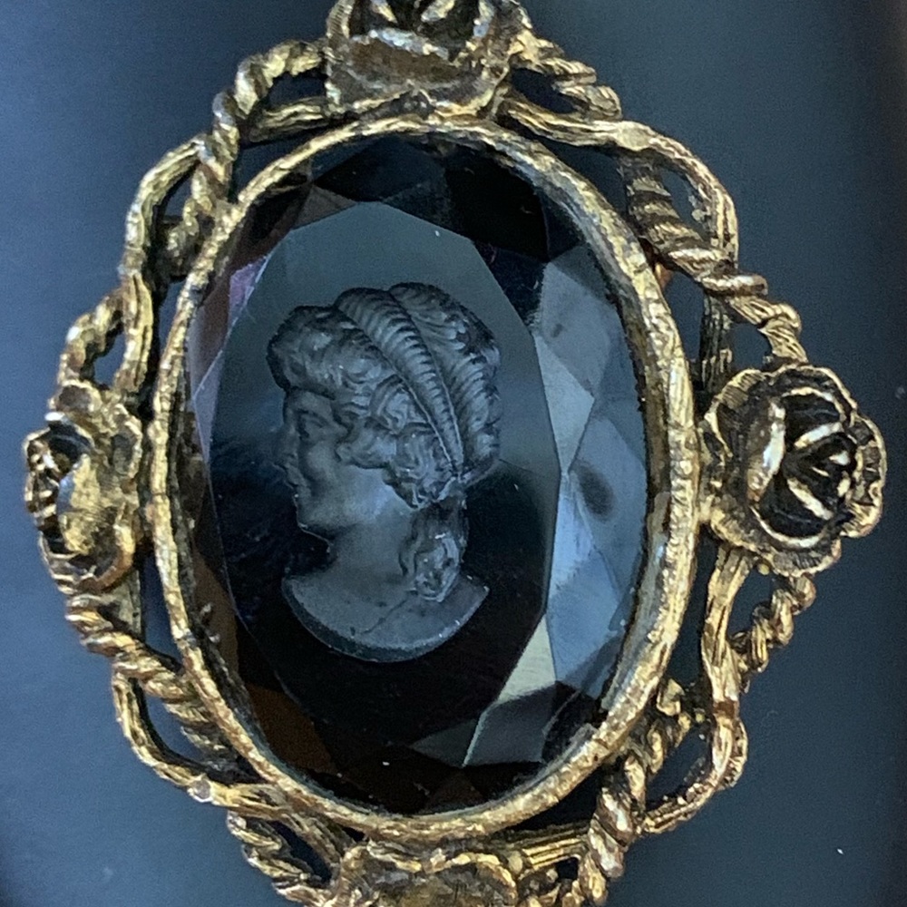 Vintage Cameo Brooch